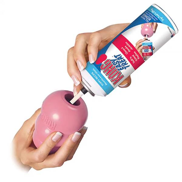 Using KONG Easy Treat to engage and calm puppies