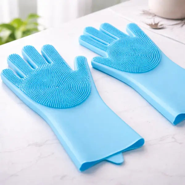 Bath brush for cats reducing shedding at home