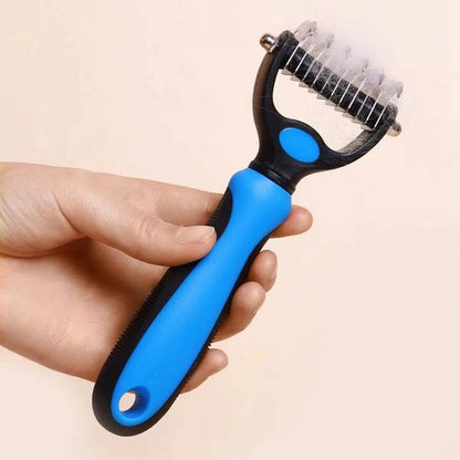 Close-up on ergonomic grip of undercoat rake for dogs